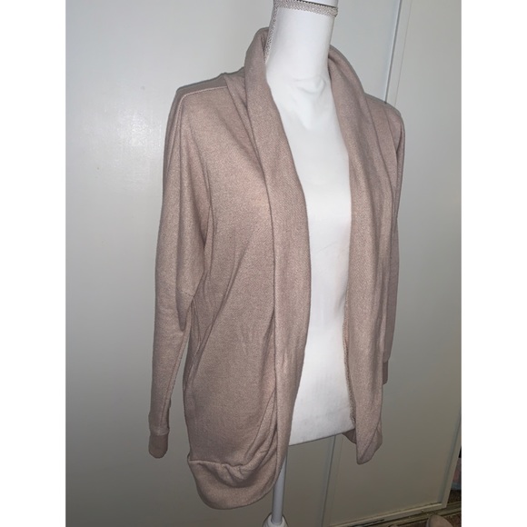 Cute Sweater with Pockets Size Small - Picture 4 of 4